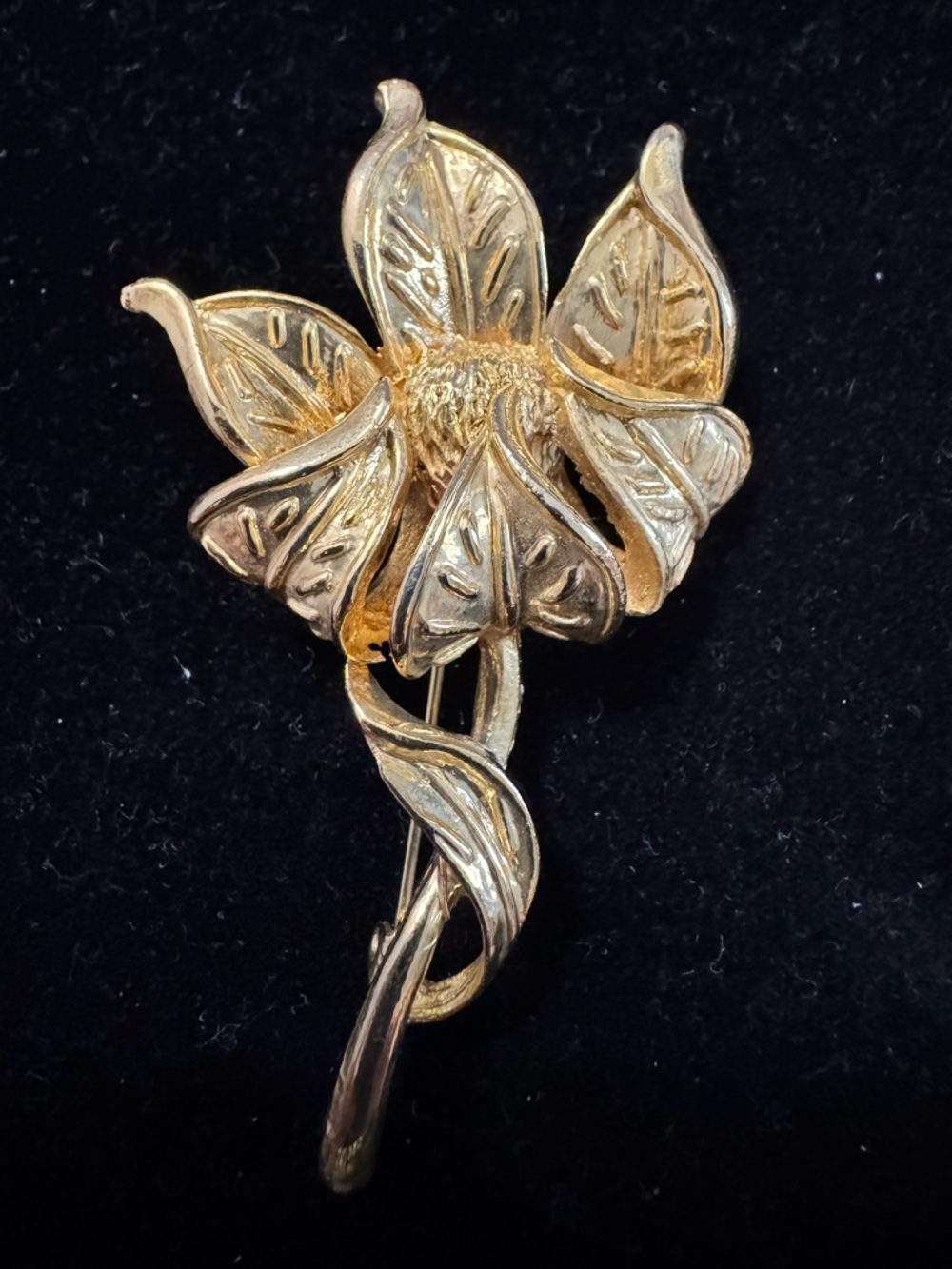 Vintage Signed AAi Gold Tone Floral Brooch